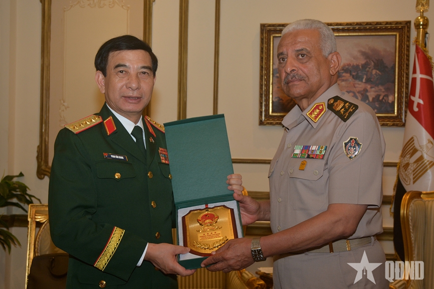 /UploadStore/admin/250804 Dai tuong PVG cong tac Ai Cap/03.jpg